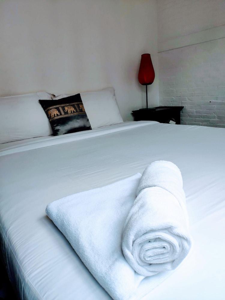 Pink Guest House Bangkok Exterior photo